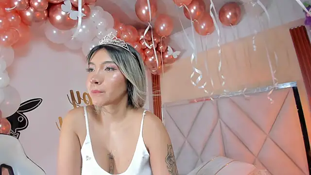 Snapshot of Happy_tits chatting on March 13, 2025, 12:56 pm Happy tits online show from March 13, 2025, 12:56 pm