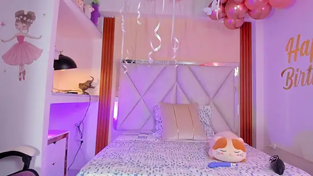 Snapshot of Happy_tits chatting on March 18, 2025, 6:48 pm Happy tits online show from March 18, 2025, 6:48 pm