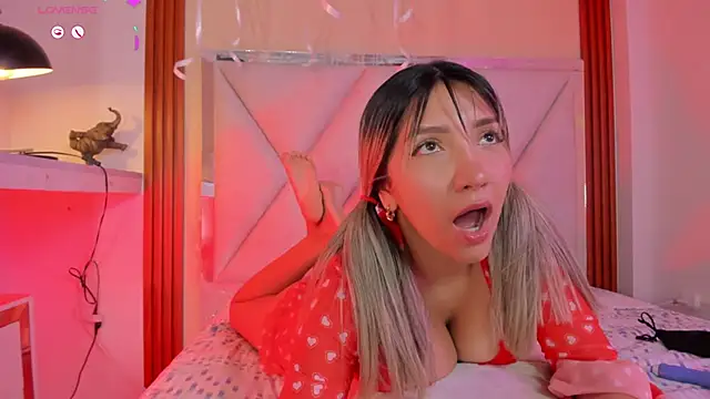 Snapshot of Happy_tits chatting on March 21, 2025, 10:39 pm Happy tits online show from March 21, 2025, 10:39 pm