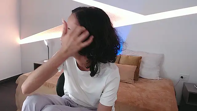 hot little bunny online show from December 13, 2024, 9:09 pm