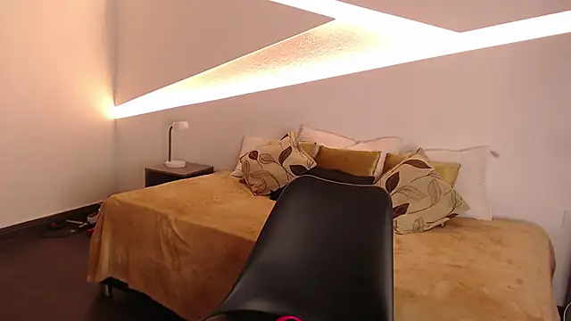 hot little bunny online show from January 24, 2025, 8:54 pm