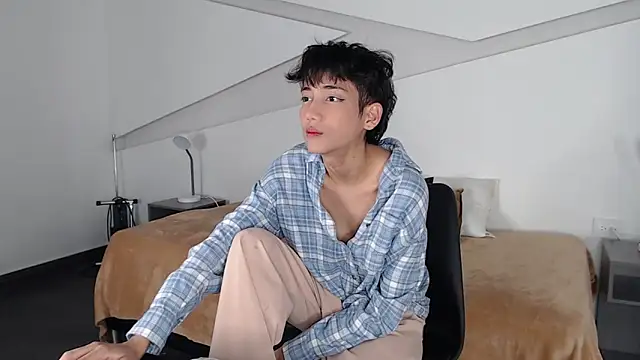 hot little bunny online show from February 5, 2025, 9:29 pm