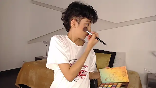 hot little bunny online show from February 6, 2025, 8:56 pm