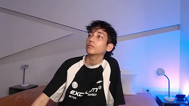 hot little bunny online show from February 18, 2025, 8:25 pm