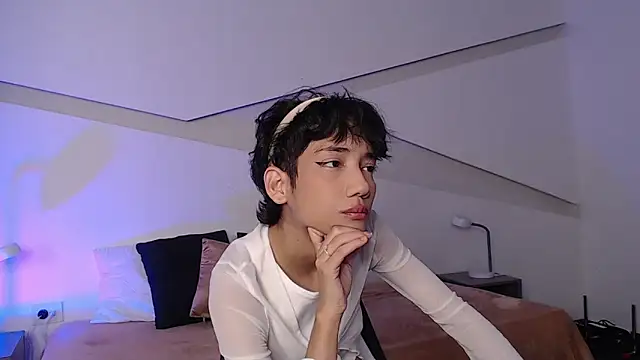 hot little bunny online show from February 26, 2025, 8:22 pm