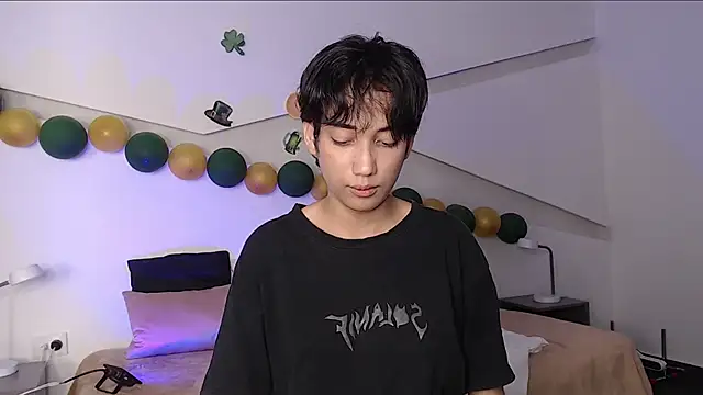 hot little bunny online show from March 18, 2025, 11:42 pm