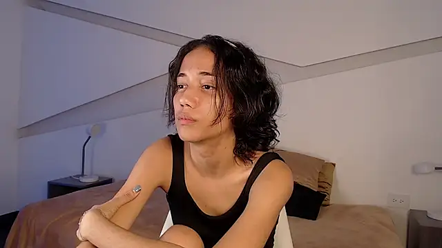 hot little bunny online show from November 5, 2025, 9:48 pm