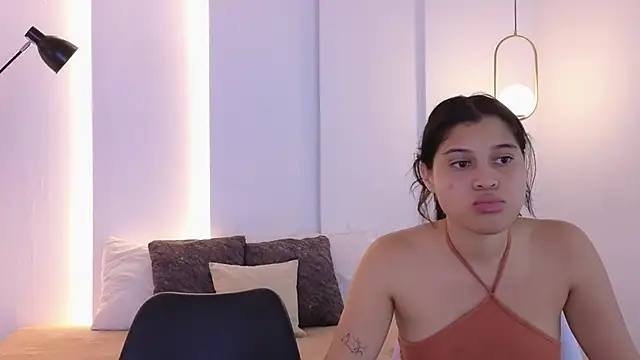 hot little bunny online show from November 13, 2025, 9:14 pm