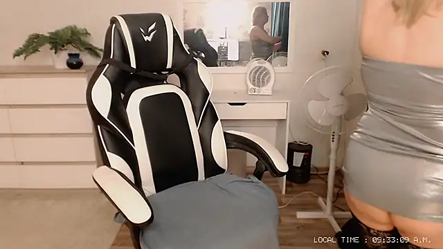 Lola Richie online show from December 9, 2024, 4:34 am