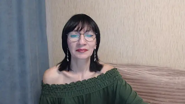 Erica95Bloom online show from November 18, 2025, 10:52 am