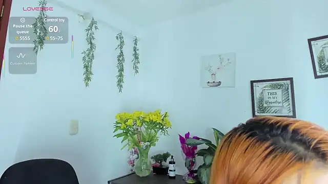 Snapshot of Victoria_Caruso chatting on March 11, 2025, 9:48 pm Victoria Caruso online show from March 11, 2025, 9:48 pm