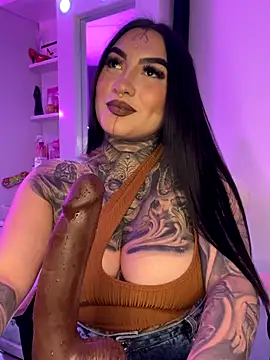 CloeeBeckam online show from December 2, 2025, 8:52 am