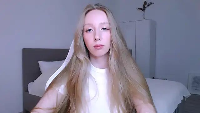 Luna insniity online show from November 8, 2025, 8:07 pm