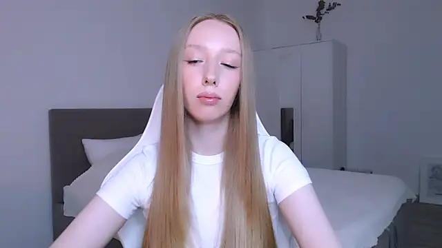 Luna insniity online show from November 13, 2025, 7:57 pm