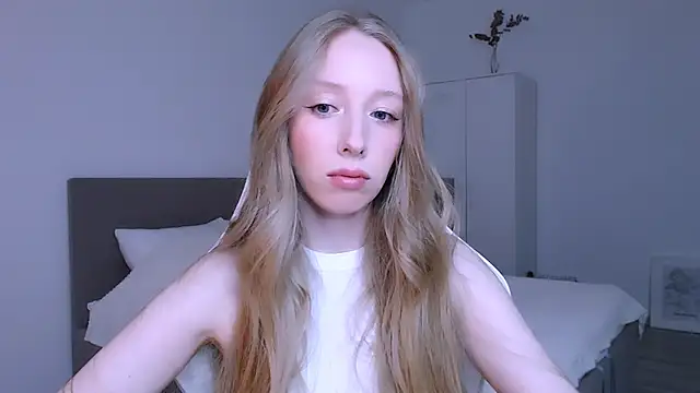 Luna insniity online show from December 15, 2025, 8:35 pm