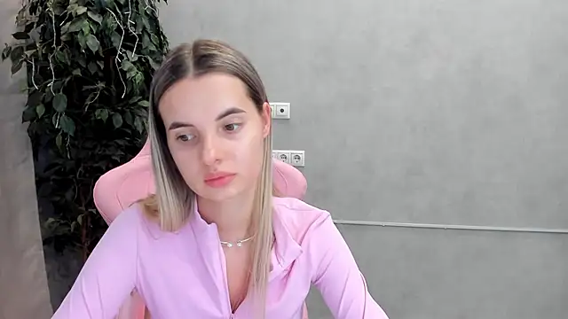 Donna Evans online show from February 26, 2025, 11:59 pm