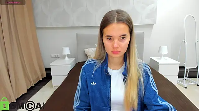 Donna Evans online show from September 18, 2025, 10:56 pm