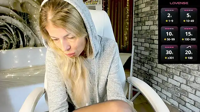 Snapshot of Eva_Melow chatting on February 22, 2025, 5:13 pm Eva Melow online show from February 22, 2025, 5:13 pm