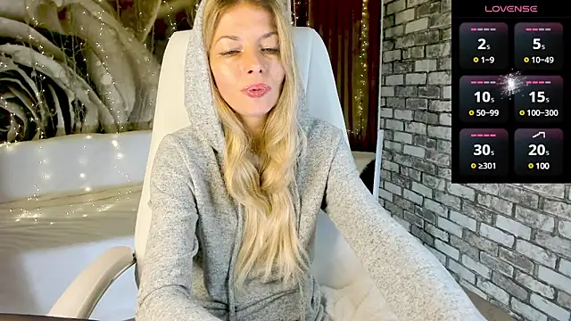 Snapshot of Eva_Melow chatting on February 22, 2025, 8:20 pm Eva Melow online show from February 22, 2025, 8:20 pm