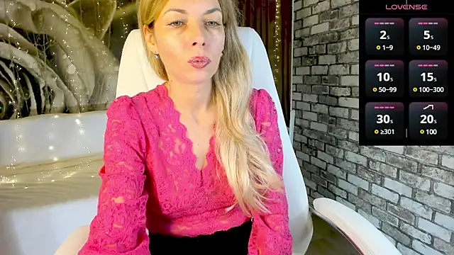 Snapshot of Eva_Melow chatting on March 5, 2025, 9:37 pm Eva Melow online show from March 5, 2025, 9:37 pm