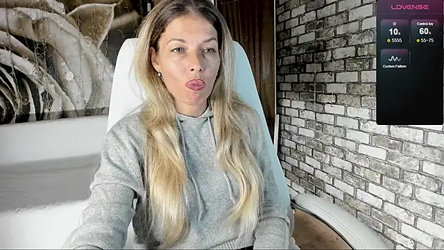 Snapshot of Eva_Melow chatting on September 27, 2025, 3:06 pm Eva Melow online show from September 27, 2025, 3:06 pm