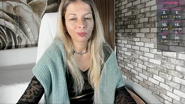 Snapshot of Eva_Melow chatting on September 28, 2025, 2:11 pm Eva Melow online show from September 28, 2025, 2:11 pm