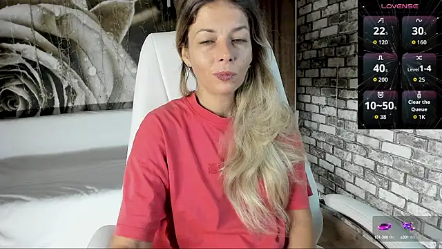 Snapshot of Eva_Melow chatting on October 1, 2025, 4:13 pm Eva Melow online show from October 1, 2025, 4:13 pm