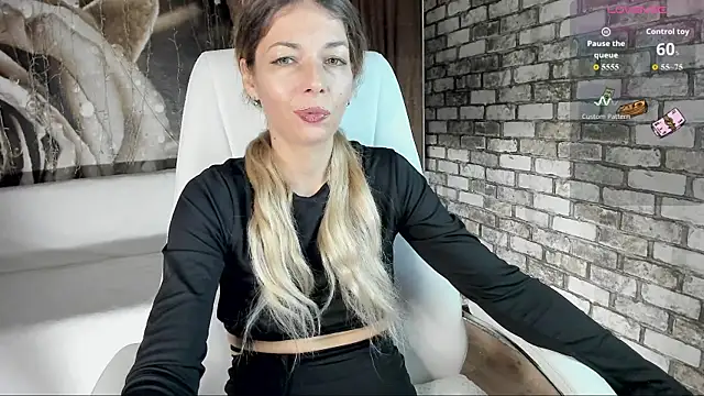 Snapshot of Eva_Melow chatting on November 1, 2025, 12:18 pm Eva Melow online show from November 1, 2025, 12:18 pm