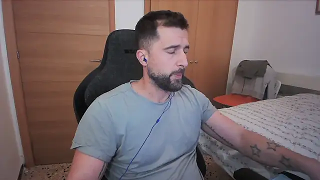 alex877x online show from October 18, 2025, 7:42 am