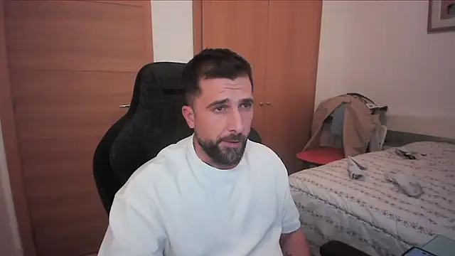 alex877x online show from October 18, 2025, 9:37 pm