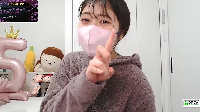 Snapshot of SUZU_ chatting on February 23, 2025, 12:19 am SUZU online show from February 23, 2025, 12:19 am