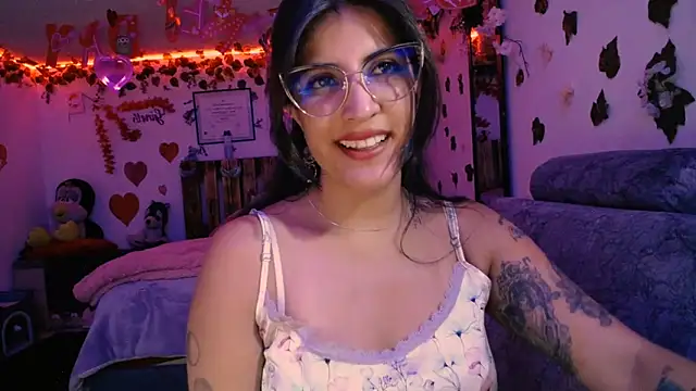 azahar  ziiz online show from February 13, 2025, 5:16 am