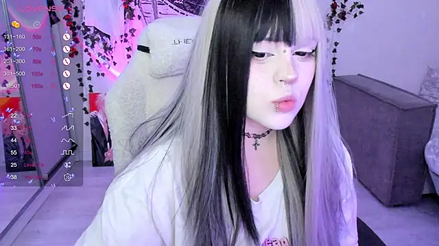 SelenaCute online show from November 23, 2025, 12:05 pm