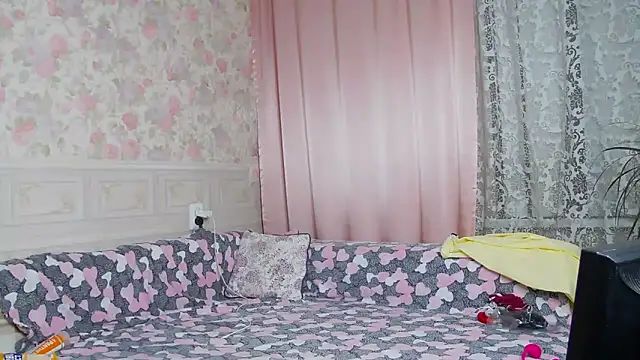 Snapshot of AmandaLisss chatting on February 13, 2025, 10:54 pm AmandaLisss online show from February 13, 2025, 10:54 pm