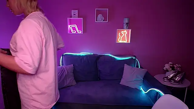 Snapshot of RikaRaily chatting on December 6, 2024, 7:10 am RikaRaily online show from December 6, 2024, 7:10 am