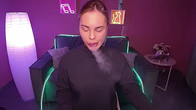 Snapshot of RikaRaily chatting on December 10, 2024, 6:01 am RikaRaily online show from December 10, 2024, 6:01 am