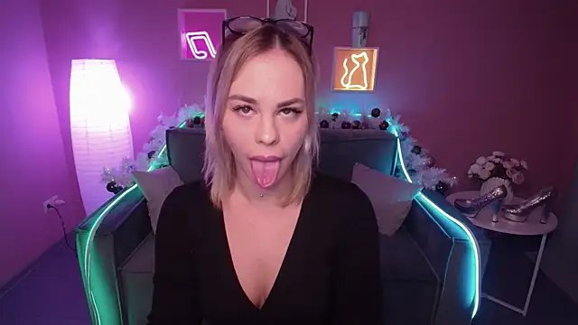 Snapshot of RikaRaily chatting on January 11, 2025, 6:03 am RikaRaily online show from January 11, 2025, 6:03 am