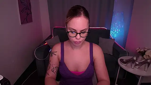 Snapshot of RikaRaily chatting on March 19, 2025, 9:06 am RikaRaily online show from March 19, 2025, 9:06 am