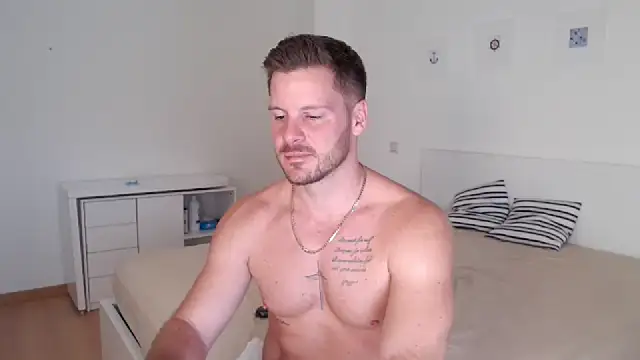 Snapshot of SexyandMarried1 chatting on January 31, 2025, 12:18 pm SexyandMarried1 online show from January 31, 2025, 12:18 pm