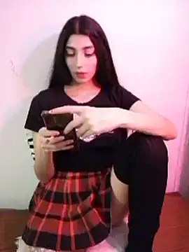 Snapshot of Felicia_smok3 chatting on December 6, 2024, 2:35 am Felicia smok3 online show from December 6, 2024, 2:35 am