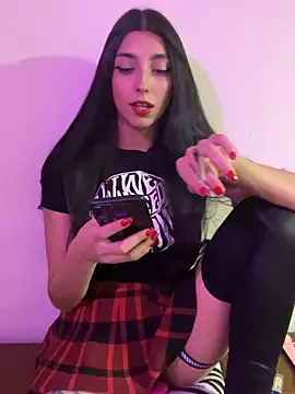 Snapshot of Felicia_smok3 chatting on February 18, 2025, 12:48 am Felicia smok3 online show from February 18, 2025, 12:48 am