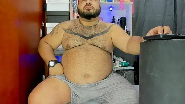 Snapshot of Latino_bigcock chatting on February 21, 2025, 2:17 am Latino bigcock online show from February 21, 2025, 2:17 am