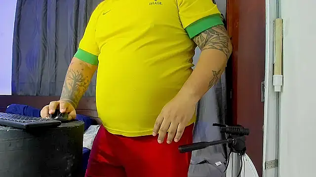 Snapshot of Latino_bigcock chatting on February 21, 2025, 2:48 pm Latino bigcock online show from February 21, 2025, 2:48 pm