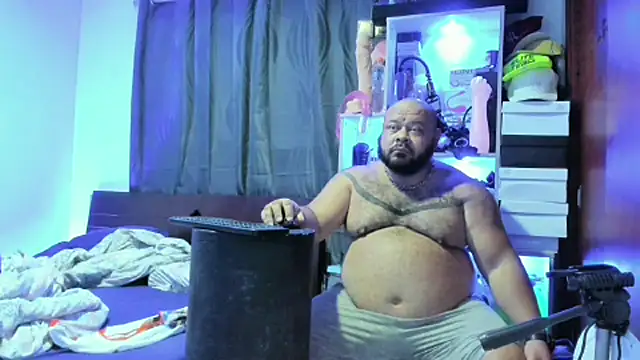 Snapshot of Latino_bigcock chatting on February 21, 2025, 10:37 pm Latino bigcock online show from February 21, 2025, 10:37 pm