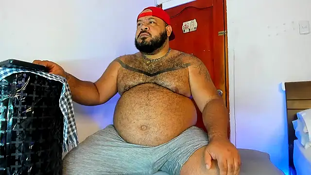 Snapshot of Latino_bigcock chatting on December 2, 2025, 4:51 am Latino bigcock online show from December 2, 2025, 4:51 am