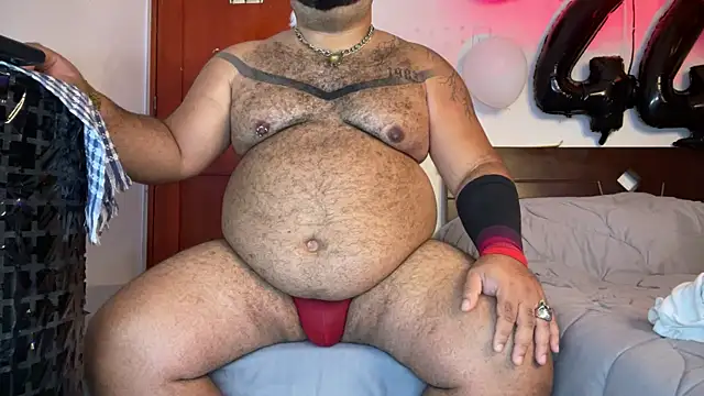 Snapshot of Latino_bigcock chatting on December 17, 2025, 6:03 pm Latino bigcock online show from December 17, 2025, 6:03 pm