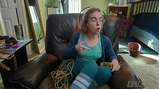 Snapshot of Linzy_19 chatting on December 30, 2024, 5:02 pm Linzy 19 online show from December 30, 2024, 5:02 pm