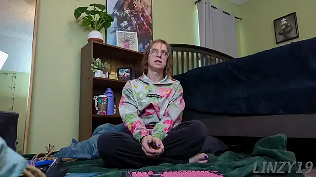 Snapshot of Linzy_19 chatting on December 31, 2024, 3:20 pm Linzy 19 online show from December 31, 2024, 3:20 pm