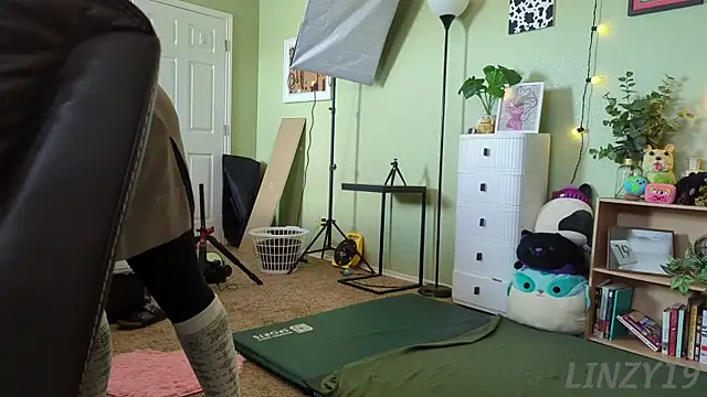 Snapshot of Linzy_19 chatting on January 31, 2025, 8:01 pm Linzy 19 online show from January 31, 2025, 8:01 pm