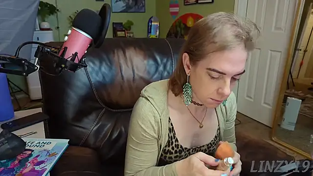 Snapshot of Linzy_19 chatting on March 20, 2025, 4:09 pm Linzy 19 online show from March 20, 2025, 4:09 pm